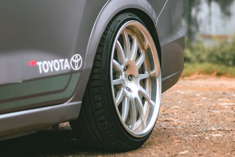 Toyota Avanza bergaya static