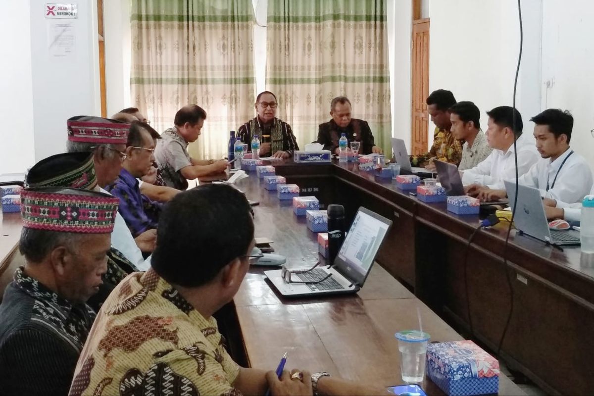 Rapat rencana kerja pembangunan Kawasan Ekonomi Khusus (KEK) Pariwisata Tana Naga Mori di ruang rapat Bupati Manggarai Barat, Kamis (13/2/2020).

