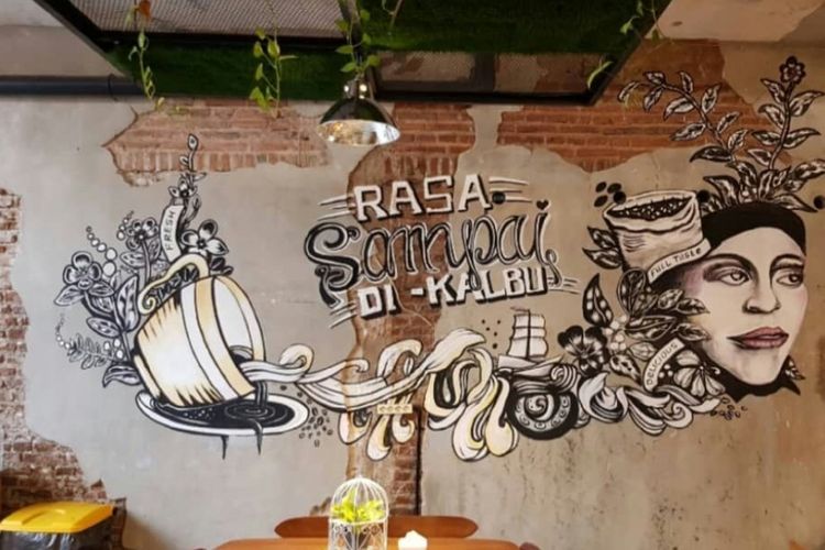 Inilah suasana kafe milik Heru Erlangga, warga Kota Madiun yang memberikan hadiah makan gratis seumur hidup bagi warga yang terpilih memberikan usulan nama kafe miliknya. 