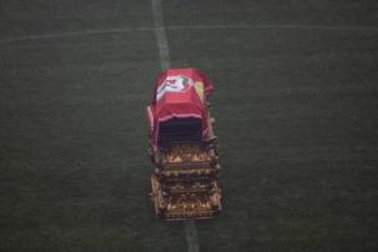 Legenda Portugal, Eusebio, sempat disemayamkan di Estadio da Luz, sebelum dimakamkan di Lumiar di utara kota. 