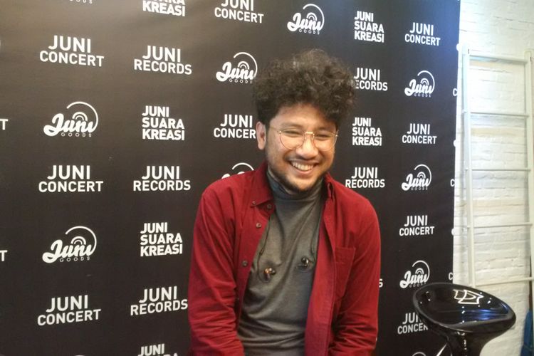 Kunto Aji merilis album keduanya yang bertajuk Mantra Mantra di kantor label musik Juni Records di Bangka Raya, Jakarta Selatan, Kamis (13/9/2018).