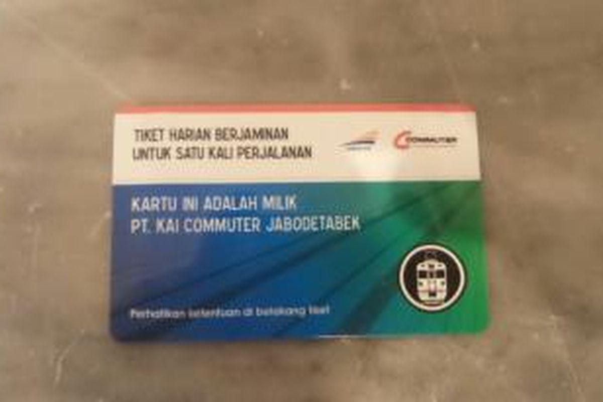 Kartu Tiket Harian Berjaminan (THB) KRL Commuter Line yang kini telah memiliki warna dan bergambar. Sebelumnya, kartu THB tak memiliki gambar dan berwarna putih polos