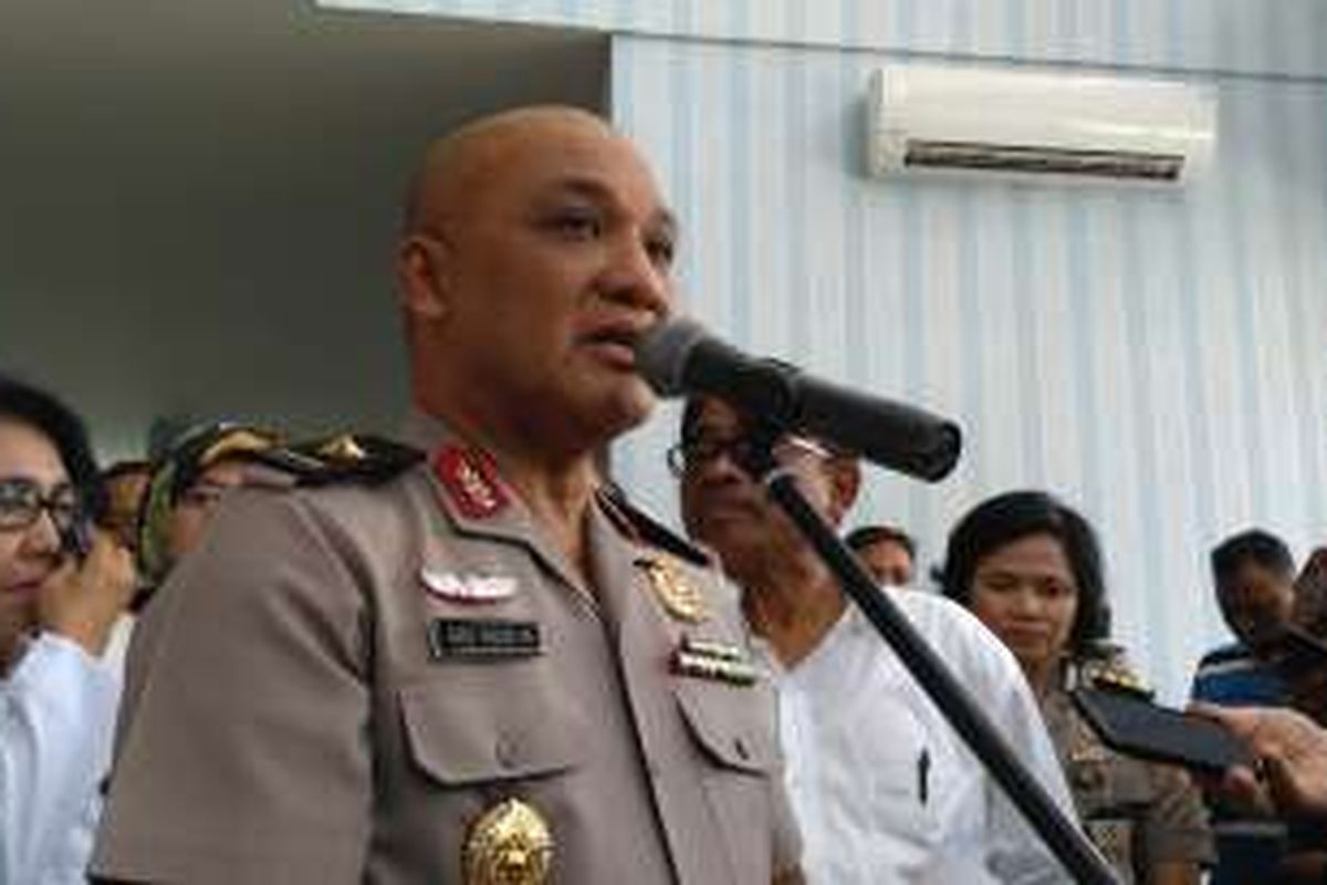 Kepala Rumah Sakit Polri Kramatjati Brigadir Jenderal Polisi dr Agus Didi Mintadi memberikan keterangan kelanjutan proses identifikasi jenazah korban kapal Zahro Express, Senin (2/1/2017).