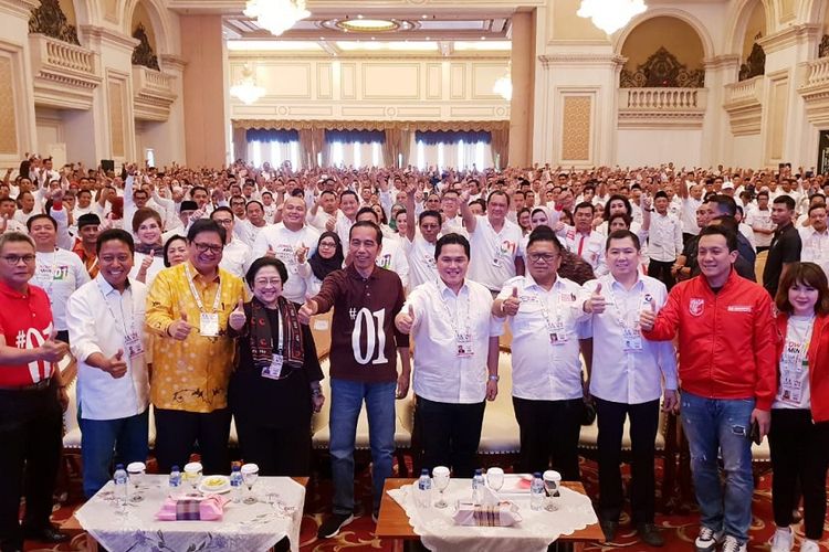 Calon presiden nomor urut 1, Joko Widodo menghadiri Rakernas Tim Kampanye Nasional di Hotel Empire Palace, Kota Surabaya, Minggu (28/10/2018).