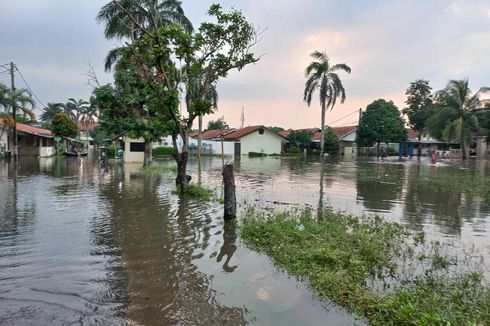 Ratusan Korban Banjir Kompleks Polisi Udara Mengungsi, Butuh Popok dan Obat-obatan