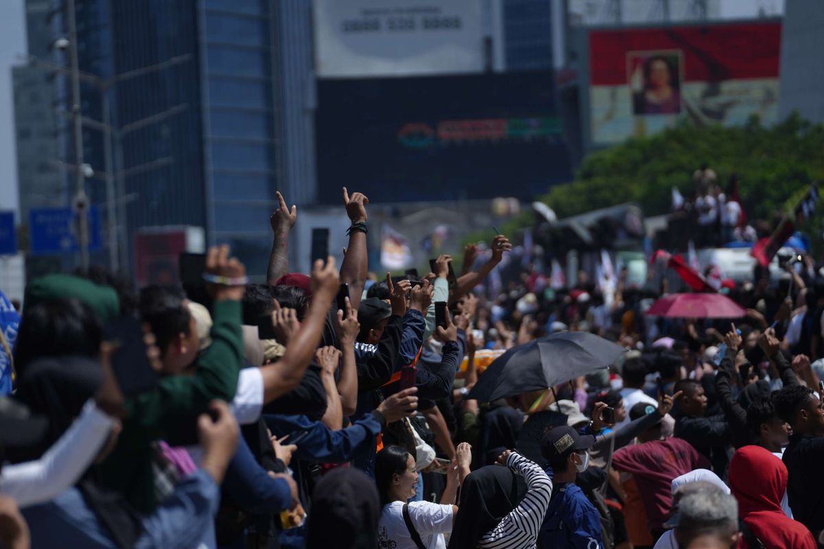 Nobar Pelantikan Presiden, Warga Teriak 