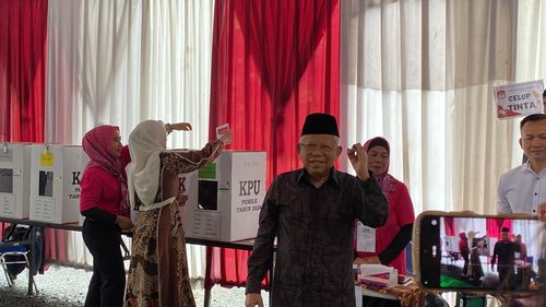 "Nyoblos" di Depok, Wapres Ma'ruf Amin Ditemani Istri dan 2 Anaknya