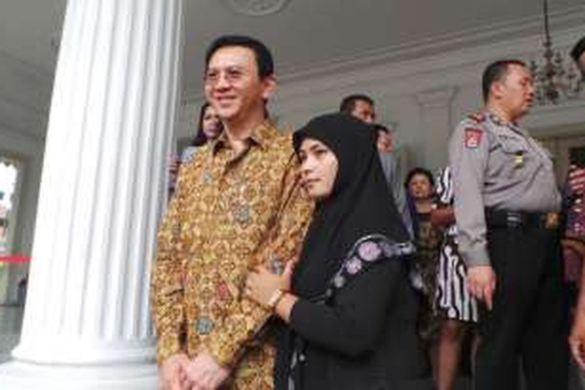 Warga Cikarang, Kabupaten Bekasi, mengadu kepada Gubernur DKI Jakarta, Basuki Tjahaja Purnama, di Balai Kota DKI Jakarta, Jumat (20/10/2016).
