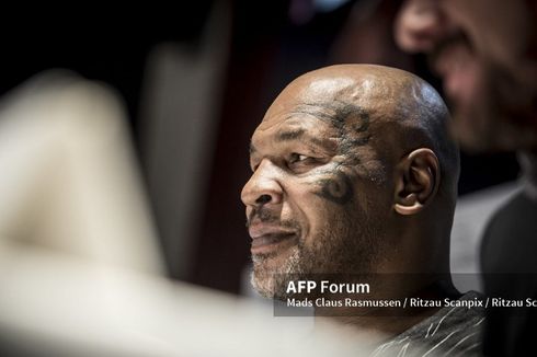 Mike Tyson Kembali Naik ke Ring Tinju di Usia Setengah Abad