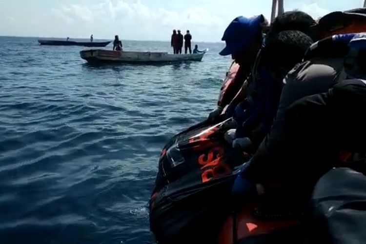 Setelah dilakukan pencarian selama tiga hari, Nandisa (68) seorang nelayan warga Kelurahan Waetuno, Kecamatan Wangi-wangi, Kabupaten Wakatobi, Sulawesi Tenggara, ditemukan tewas mengambang di perairan Patuno, Kabupaten Wakatobi, Senin (20/6/2022).