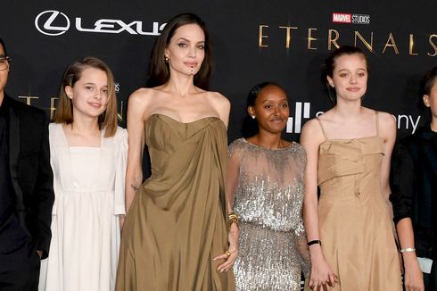 Gaun Lama Angelina Jolie Dipakai Ulang Anaknya di Premiere Eternals