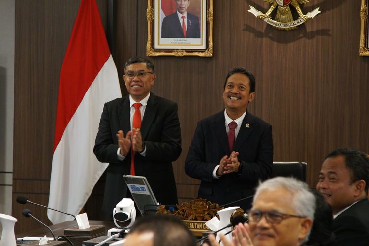 Menteri KP Sakti Wahyu Trenggono dan Kepala BRSDM Kementerian KP I Nyoman Radiarta dalam peresmian Pentaru 2023, Kamis (13/4/2023).
