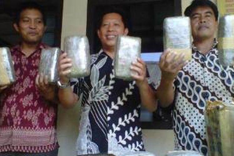 Barang bukti 8 kg ganja