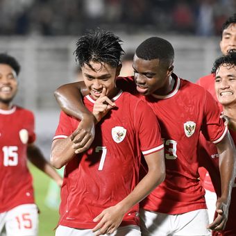 Timnas U20 Indonesia berbagi hasil imbang 1-1 dengan China di Stadion Madya, Jakarta, pada Jumat (22/3/2024) malam WIB. Figo Dennis Saputrananto merayakan gol penalti yang ia cetak.