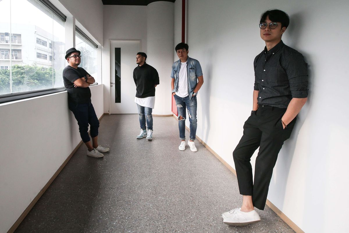 Yovie & Nuno usai tampil dalam acara Selebrasi (Selebritas Beraksi) di Studio Kompas TV, Jakarta, Selasa (9/4/2019). Grup musik bergenre pop yang berdiri pada 2001 ini, kini beranggotakan Muchamad Ahadiyat (gitar), Pradikta Wicaksono (vokal), Arya Windura (vokal), dan Ady Julian (keyboard).