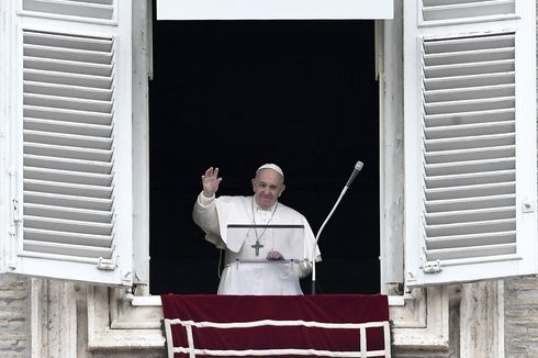 Paus Fransiskus Muncul untuk Pertama Kalinya sejak Dikabarkan Sakit