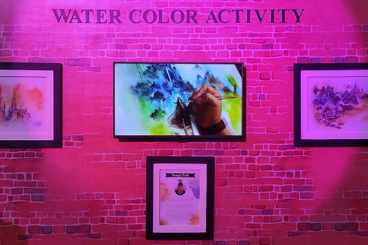 Instalasi Water Color Activity, mengajak pengunjung anak-anak untuk berlatih kemampuan melukis di Holiday at Mal Taman Anggrek with Harry Potter, Kamis (28/11/2019).
