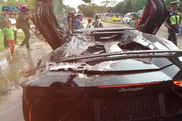 Lamborghini Aventador milik Raffi Ahmad yang terbakar di kawasan Sentul, Sabtu (19/10/2019).