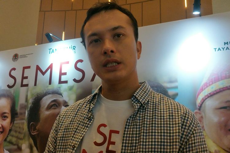 Nicholas Saputra selaku produser film Semesta usai press screening di XXI Epicentrum Kuningan, Jakarta Selatan, Rabu (22/1/2020)