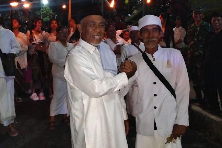 Potret Toleransi Warga Lumajang: Saat Pawai Ogoh-ogoh Beriringan dengan Shalat Tarawih