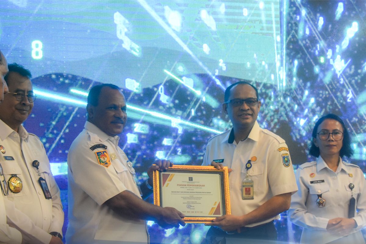 Badan Riset dan Inovasi Daerah (BRIDA) Provinsi Papua Barat menerima penghargaan terkait Peran Aktif dalam Pembinaan dan Pengembangan Kekayaan Intelektual di Provinsi Papua Barat. Penghargaan ini diberikan oleh Direktorat Jenderal Kekayaan Intelektual (DJKI) Kementerian Hukum dan Hak Asasi Manusia (Kemenkumham), Rabu (21/8/2024).