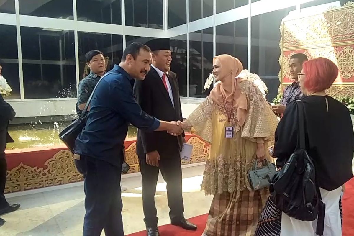 Mulan Jameela hadir dalam pelantikan anggota DPR RI periode 2019-2024, Selasa (1/9/2019).