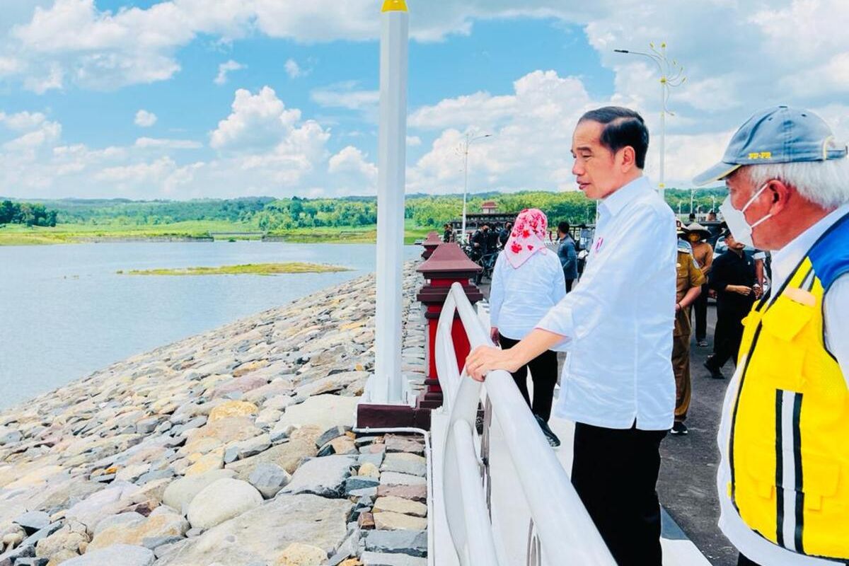 Caption: Presiden Jokowi di Bendungan Semantok. Doc: Biro Pers Sekretariat Presiden