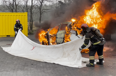 Fungsi Fire Blanket Saat Kebakaran Mobil Listrik