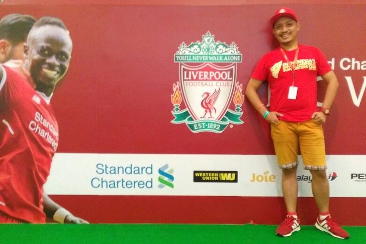 Satrio Anindito, perwakilan dari Big Reds Indonesia yang menjadi tamu VIP pada acara LFC World di Mal Taman Anggrek, Jakarta, Sabtu (10/3/2018).