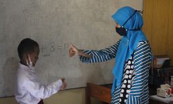 Berkat Ganjar, Gaji Guru Honorer yang Dahulu Rp 200.000 Kini Rp 2,3 Juta