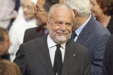 Presiden Napoli Pastikan Posisi Benitez Aman