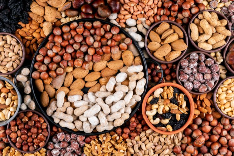Kacang dan biji memiliki arti, jenis, dan kandungan nutrisi yang berbeda. 