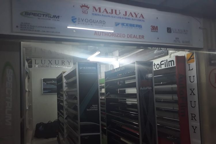 Toko kaca film Maju Jaya di Blok M Mall Lt. Basement, Jakarta Selatan