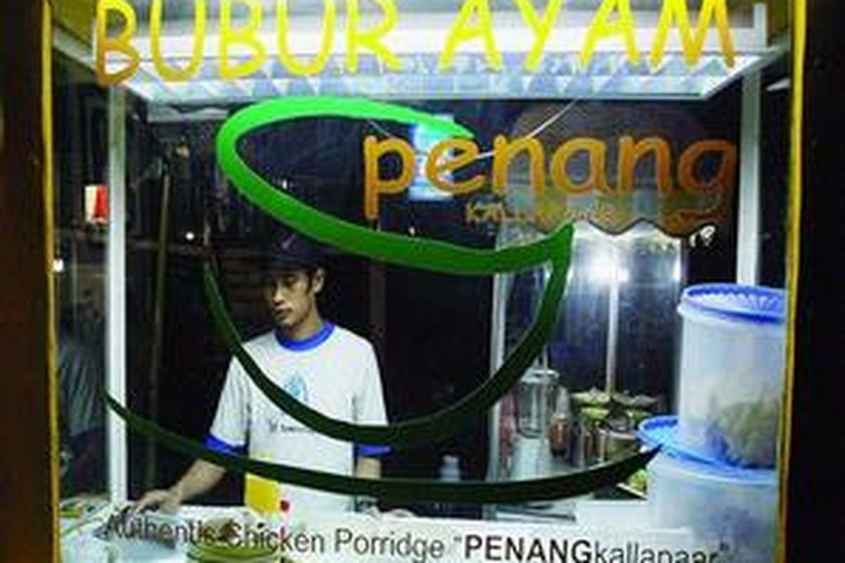 Warung Bubur Ayam Penang di Jalan Pejompongan, Jakarta. 