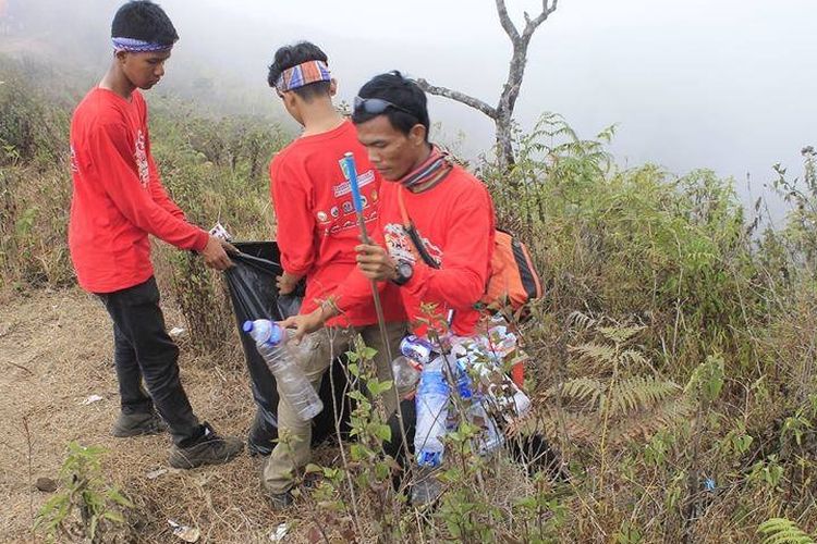 Kegiatan operasi bersih bertajuk Sapu Jagad yang digelar pada 2015 di 15 gunung secara serentak. Tahun 2017 ini kembali diadakan di 17  gunung serentak mulai 15 - 24 Agustus 2017.