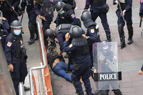Polisi Thailand Kembali Tindak Keras Demonstran, Tembakkan Peluru Karet dan Gas Air Mata