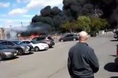 Rekaman Video Tunjukkan Saat Pesawat Hantam Gedung dan Meledak