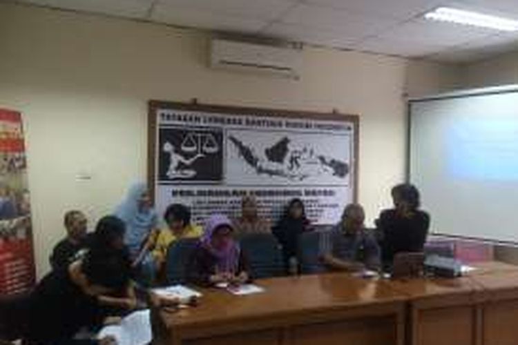 Konferensi Pers Masyarakat Peduli Pendidikan di gedung LBH Jakarta, Menteng, Jakarta Pusat, Kamis (18/8/2016).