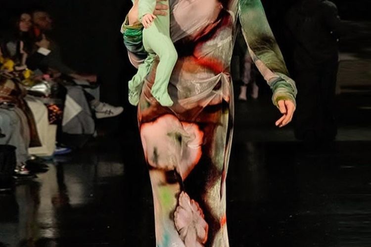 Florence dan Karolina menjadi model untuk NYFW 2024