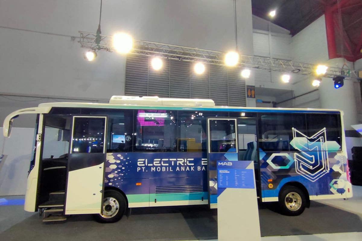 Medium bus listrik MAB