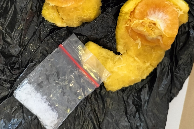 Barang bukti jeruk dan narkoba jenis sabu yang ditemukan di Rumah Tahanan Negara (Rutan) Kelas 1 Solo, Kamis (27/11/2022).