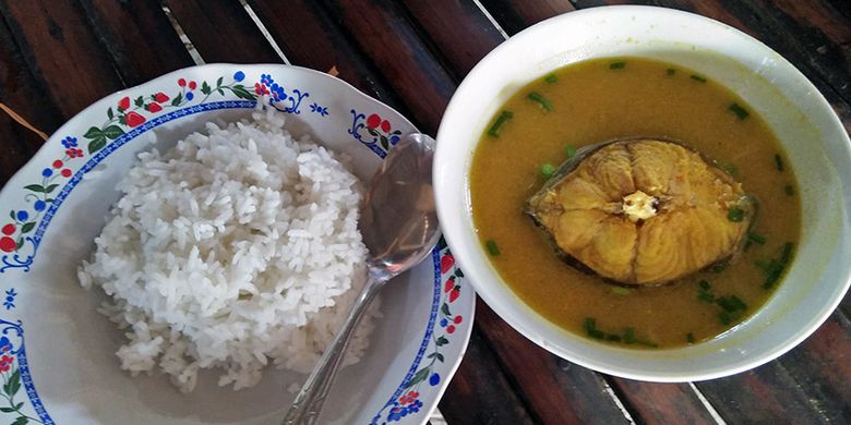 Satu porsi kelan sembilang yang ditawarkan di warung milik Pak Kasan di Gresik, Jawa Timur, Rabu (9/1/2019).