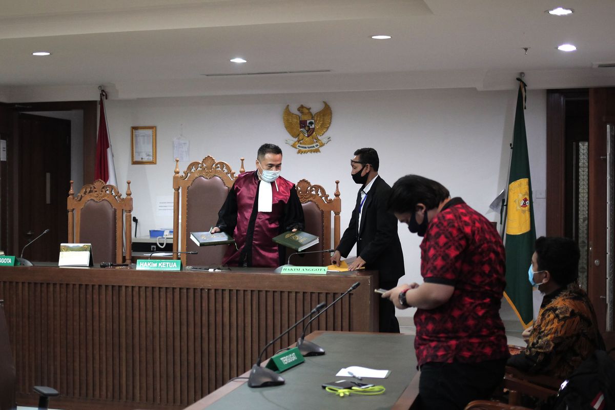 Kuasa Hukum PT KCN Agus Trianto mengatakan KCN siap mengikuti sidang putusan. Kesiapan ini dibuktikan dengan kehadiran Direktur Utama KCN Widodo Setiadi dan tim kuasa hukum di Pengadilan Niaga pada Pengadilan Negeri Jakarta Pusat sejak pukul 08.30 WIB.

