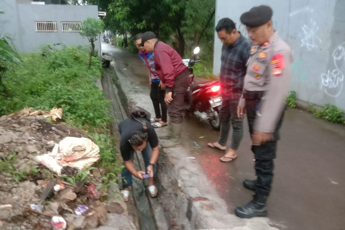 Seorang bocah laki-laki berinisial IH (9) tewas tenggelam saat bermain di gorong-gorong di Pangakalan Asem Bantargebang, Kelurahan Bantargebang, Kecamatan Bantargebang, Kota Bekasi, Kamis (4/1/2024) sore.