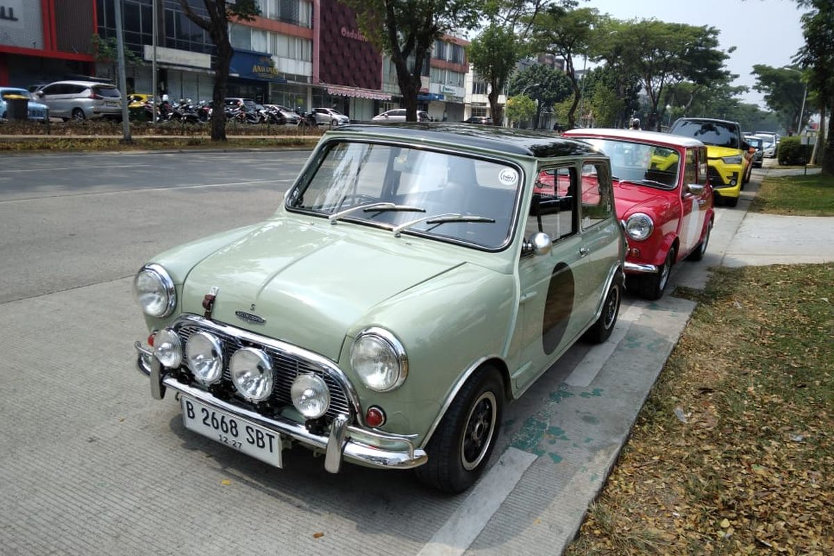 Pencinta mobil Mini Cooper klasik tidak takut dengan adanya razia tilang uji emisi yang mulai diberlakukan Pemprov DKI Jakarta, pada 1 September- 30 November 2023.