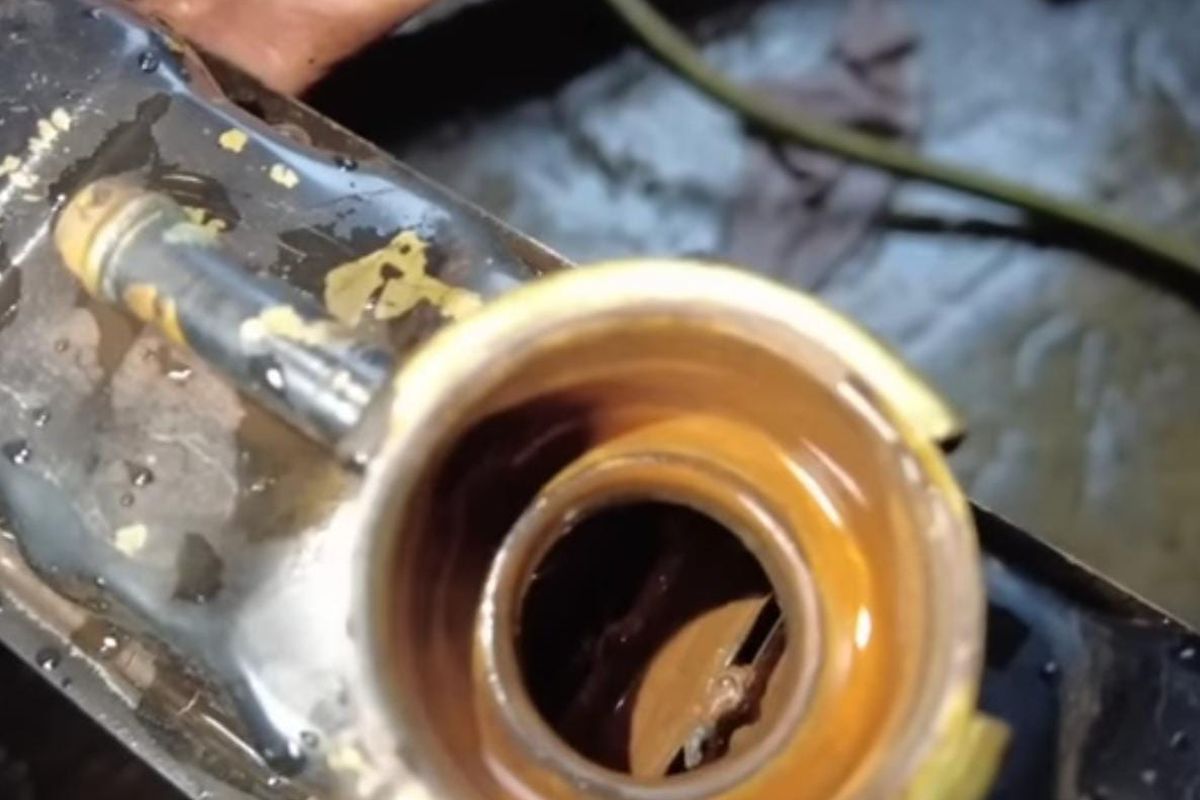 Lubang radiator yang pipih mudah tersumbat oleh kotoran korosi