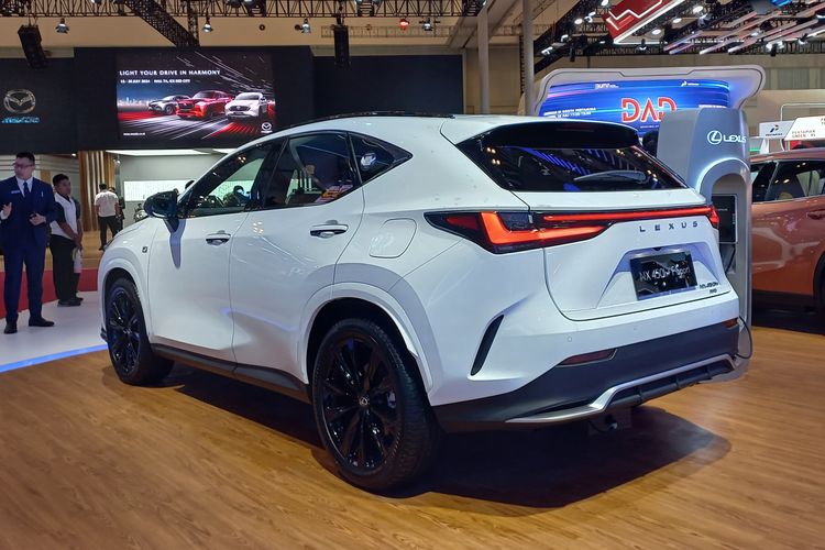 Lexus NX 450h+ F Sport di GIIAS 2024