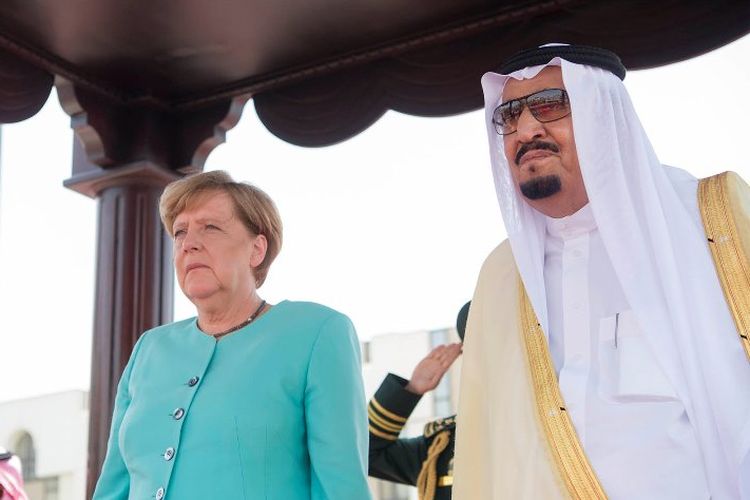 Kanselir Jerman Angela Merkel dan Raja Arab Saudi Salman bin Abdulaziz.