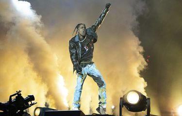 Travis Scott saat tampil di hari pertama Festival Musik Astroworld di NRG Park, Houston, negara bagian Texas, Amerika Serikat, Jumat (5/11/2021).