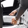 Bersihkan Interior Mobil Jangan Asal Pakai Disinfektan